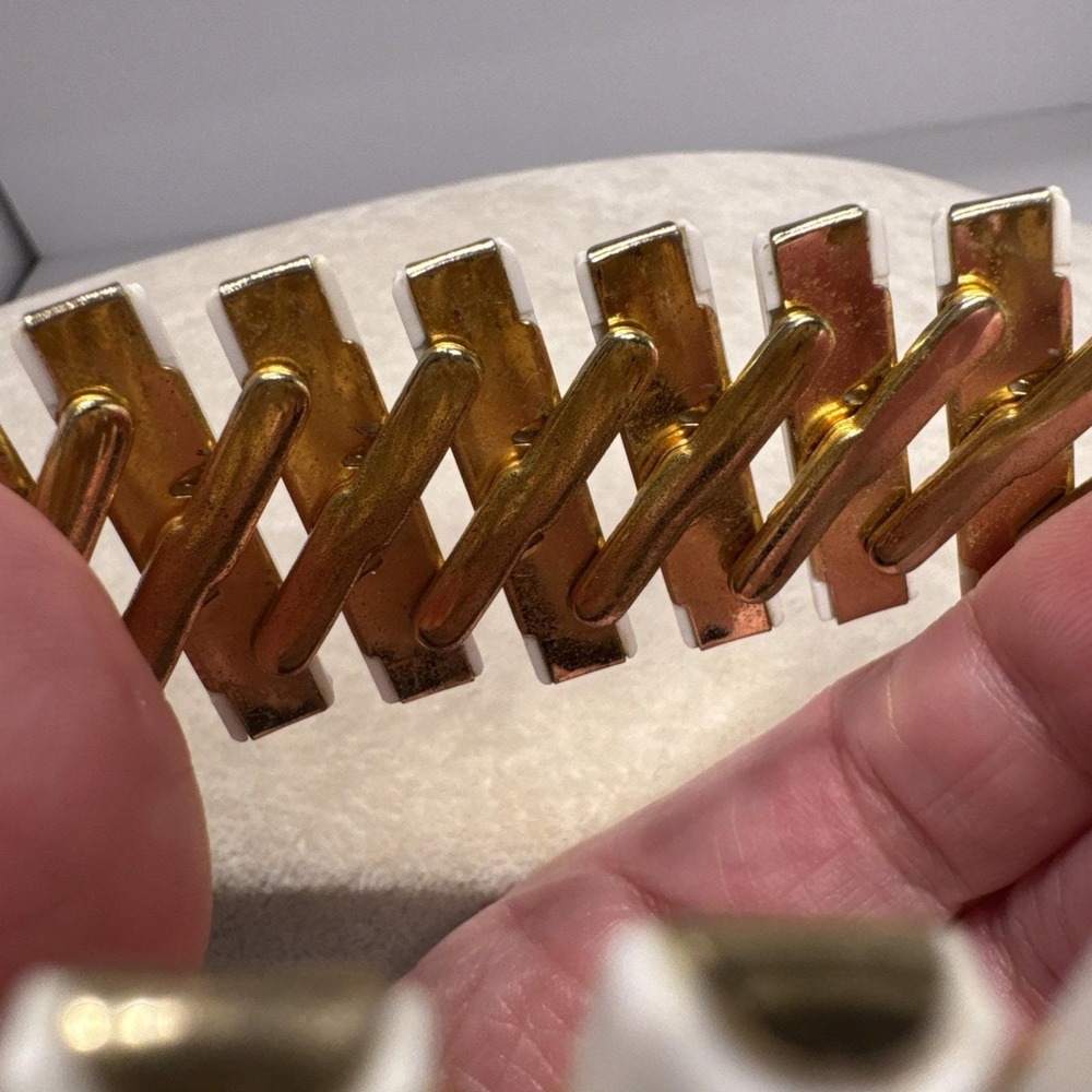 VTG Wide Gold Tone White Thermoset Acrylic‎ Faceted Expansion Bracelet - Picture 4 of 7